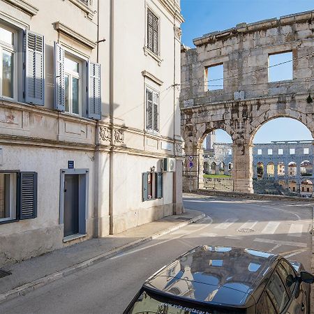 Elegant Apartment Next To Arena Pula Bagian luar foto