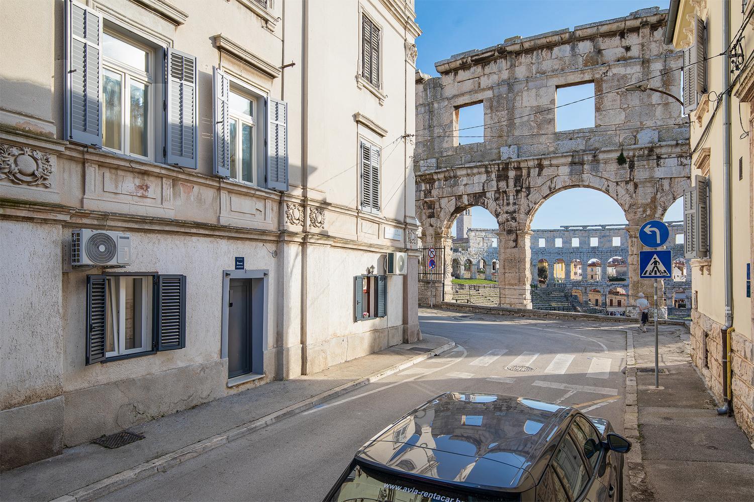 Elegant Apartment Next To Arena Pula Bagian luar foto
